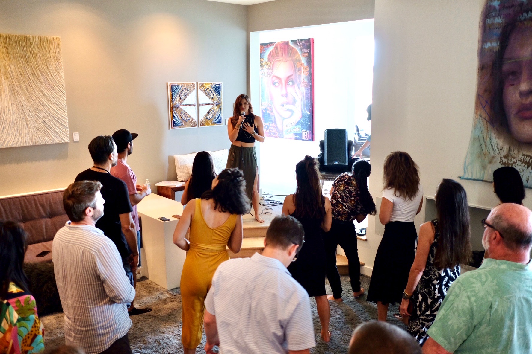Rachele Brooke Smith leading a live session — Hero Within community in practice