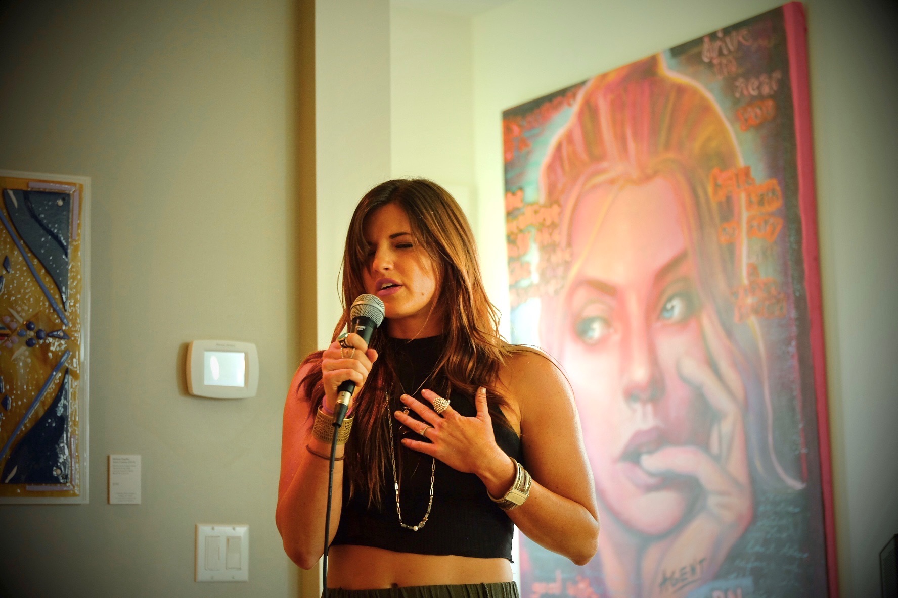 Rachele Brooke Smith speaking with hand on heart